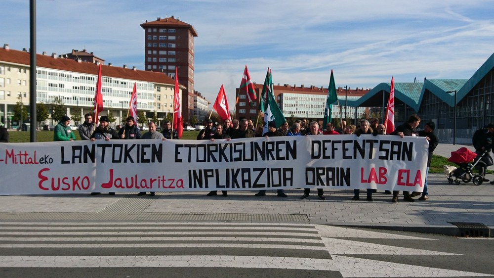 Arcelor Mittalen desindustrializazioaren aurrean, inplikazioa exijitzen diote Eusko Jaurlaritzari