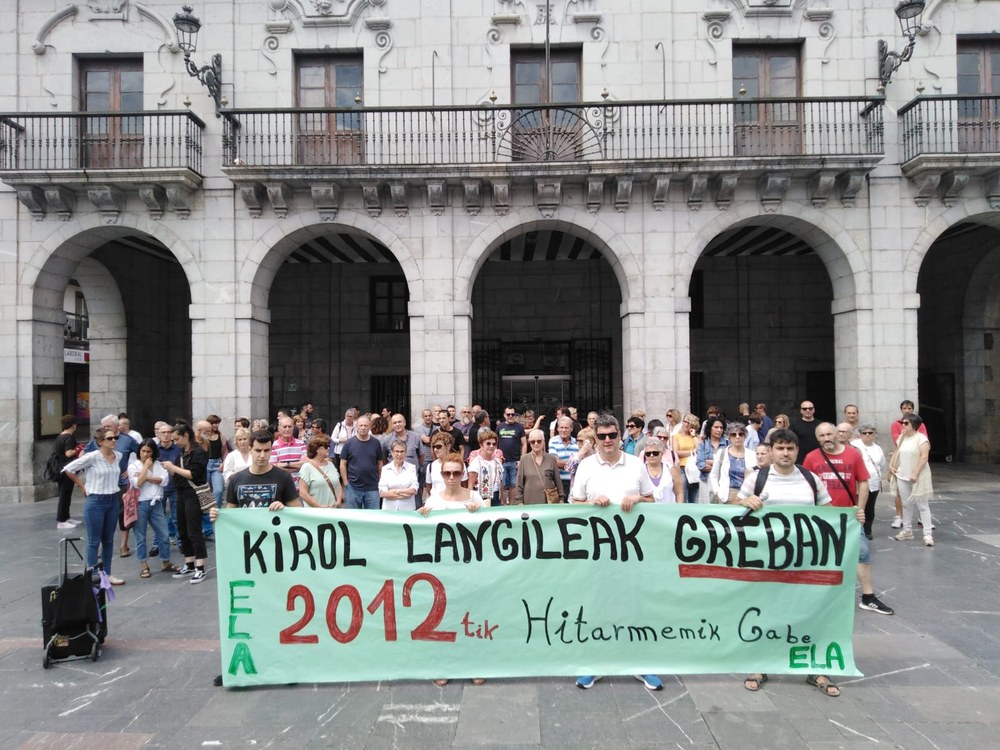 Grebalariek manifestazioa egin dute hitzarmena berritzearen eta erosahalmena errespetatzearen alde