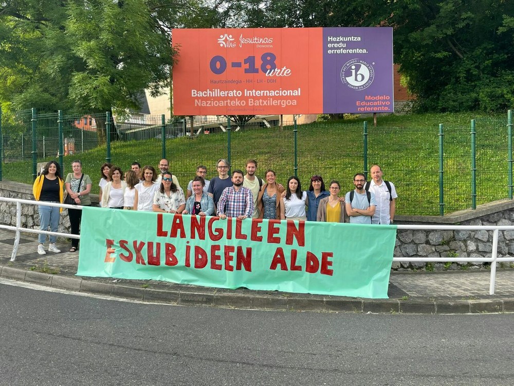 Donostiako Santa Teresa, Larramendi eta Jesuitinak eskolak bateratzean lanpostuak bermatzeko eskatu dute