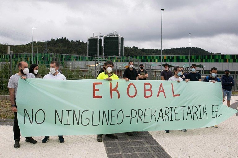 Gehiegizko gutxieneko zerbitzuek eta grebalarien ordezkapenek erraustegiko greba bertan behera uztera behartu ditu langileak