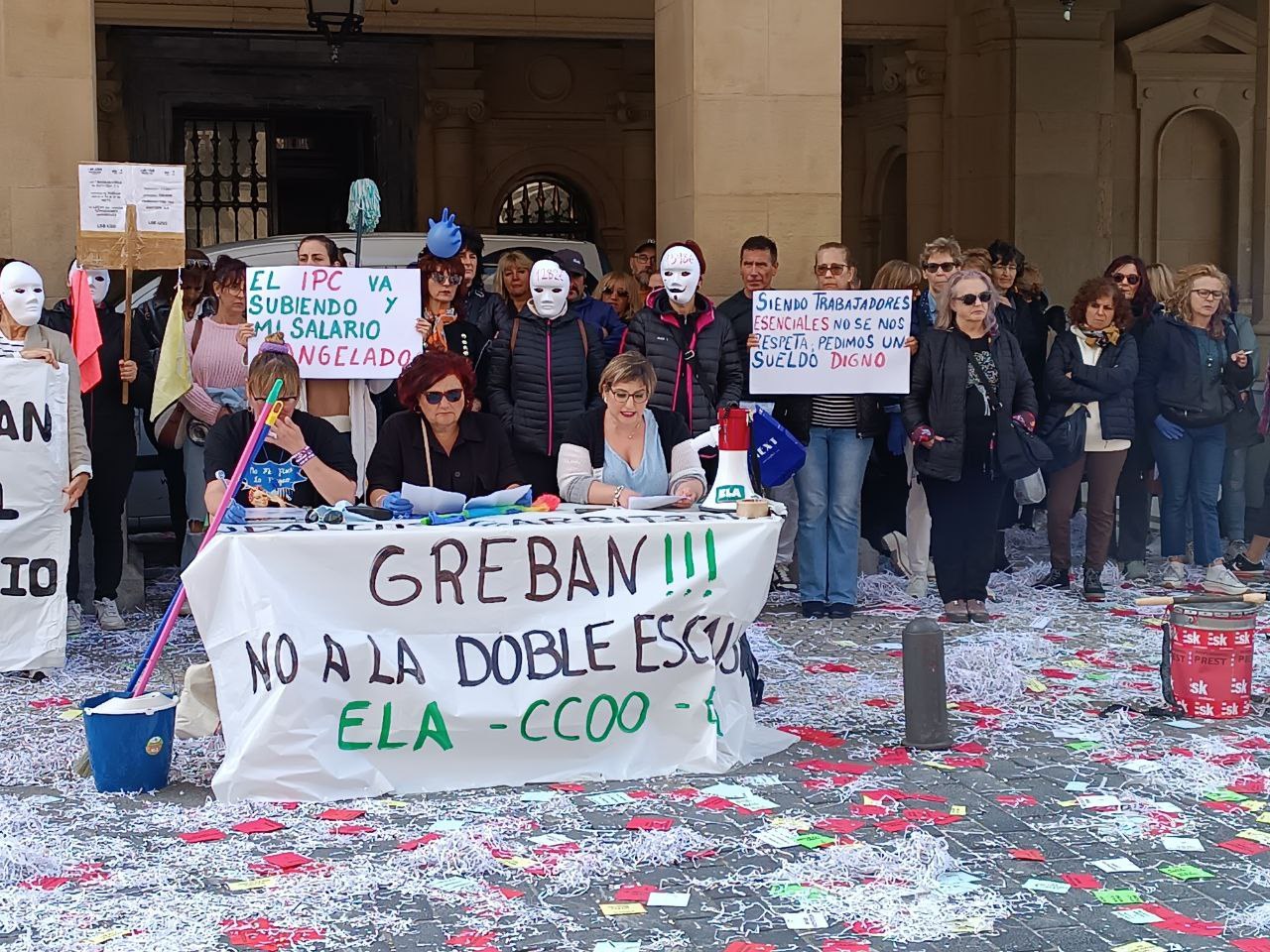 Jarraipen zabala izan du soldata eskala bikoitzarekin amaitu eta erosahalmena bermatzeko astebeteko grebak Jarraipen zabala izan du soldata eskala bikoitzarekin amaitu eta erosahalmena bermatzeko astebeteko grebak