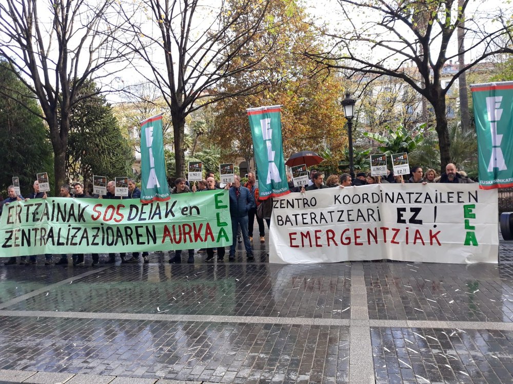 SOS Deiak-en zentralizazioaren aurkako elkarretaratzea Donostian