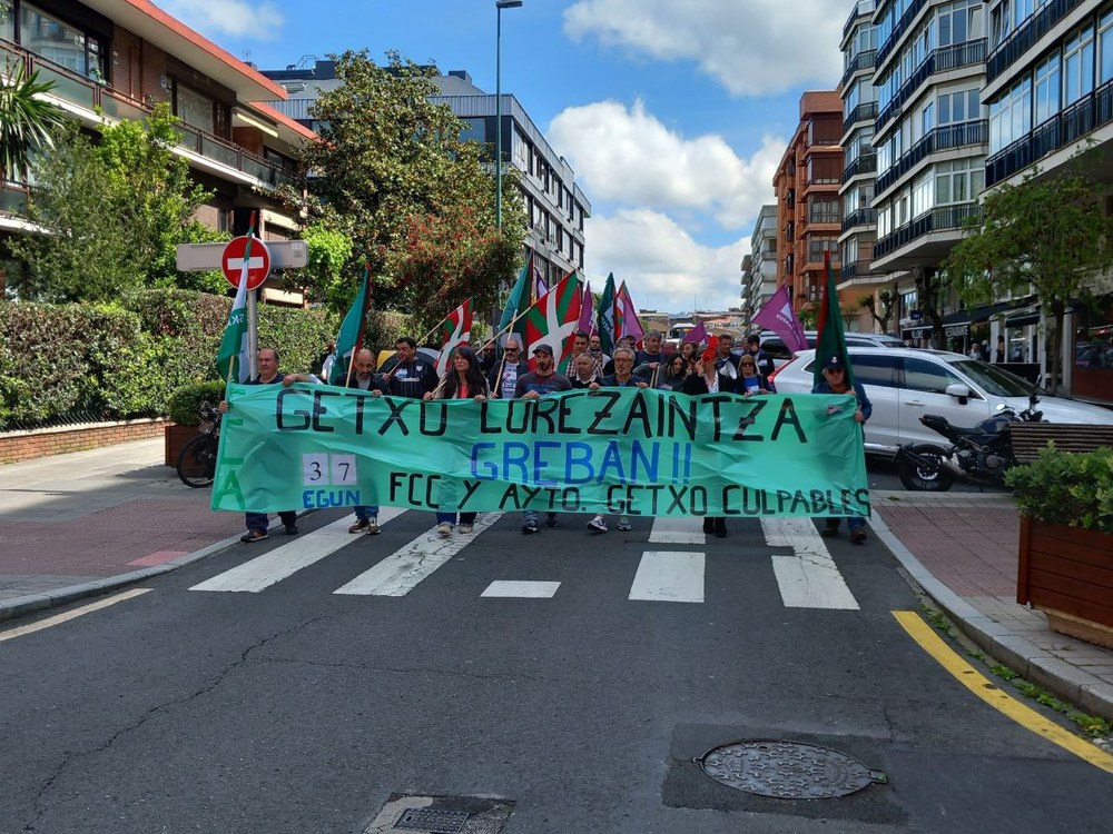 Udalak ez du langileekin bildu nahi, baina grebalariak ordezkatzen ditu eta grebarako eskubidea urratu