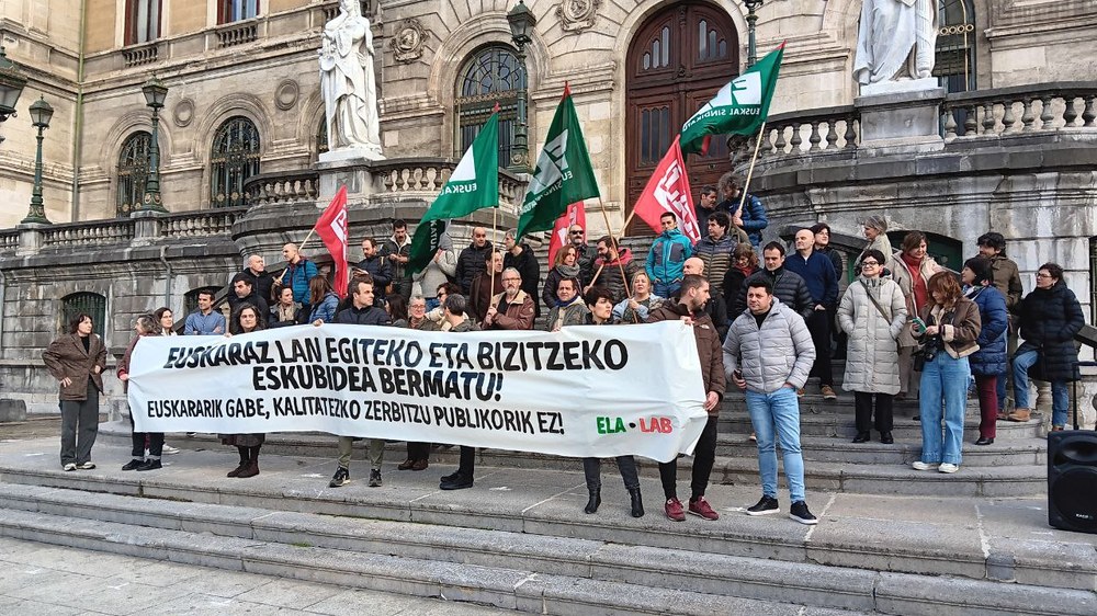 Langile publikoak euskaraz lan egiteko eta bizitzeko eskubidea aldarrikatzeko mobilizatu dira
