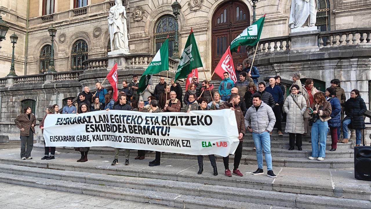 Langile publikoak euskaraz lan egiteko eta bizitzeko eskubidea aldarrikatzeko mobilizatu dira