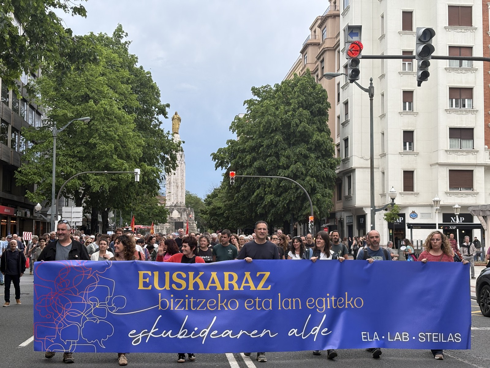 PSE-EEren eta beste eragile euskarafobo batzuen presio kanpainaren amaiera eskatu dute Bilbon