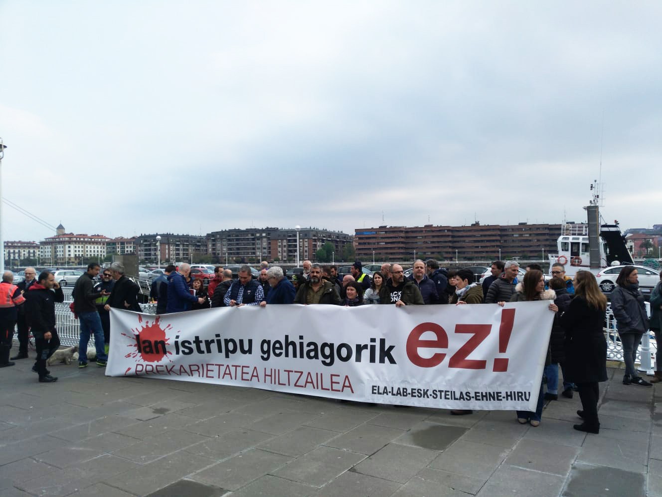 Azken lan istripu hilgarria salatzeko Portugaleten egindako kontzentrazioan parte hartu du ELAk Azken lan istripu hilgarria salatzeko Portugaleten egindako kontzentrazioan parte hartu du ELAk