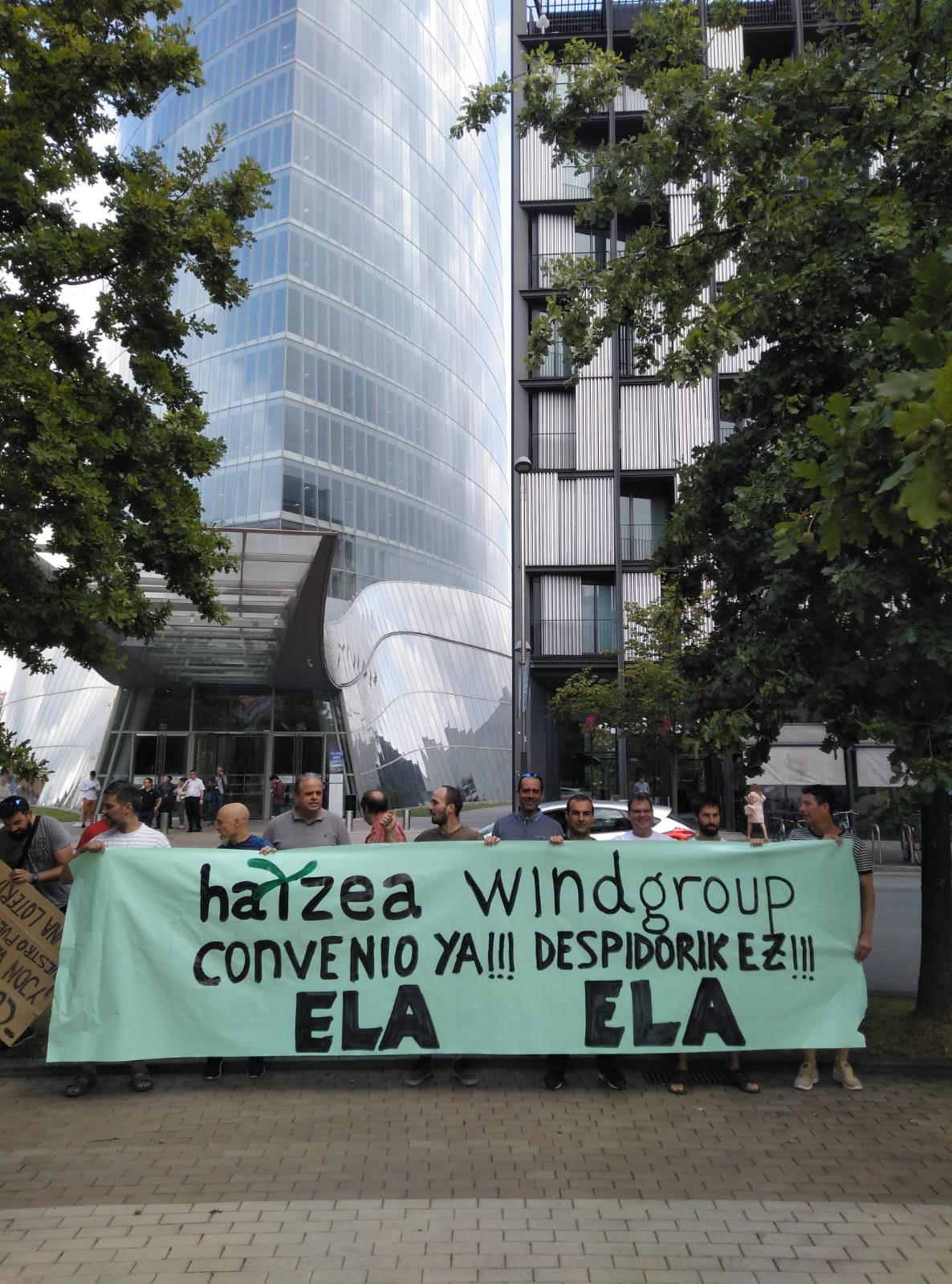 Bilboko Portuko Haizea Wind enpresak langileak kaleratu eta jazartzen ditu