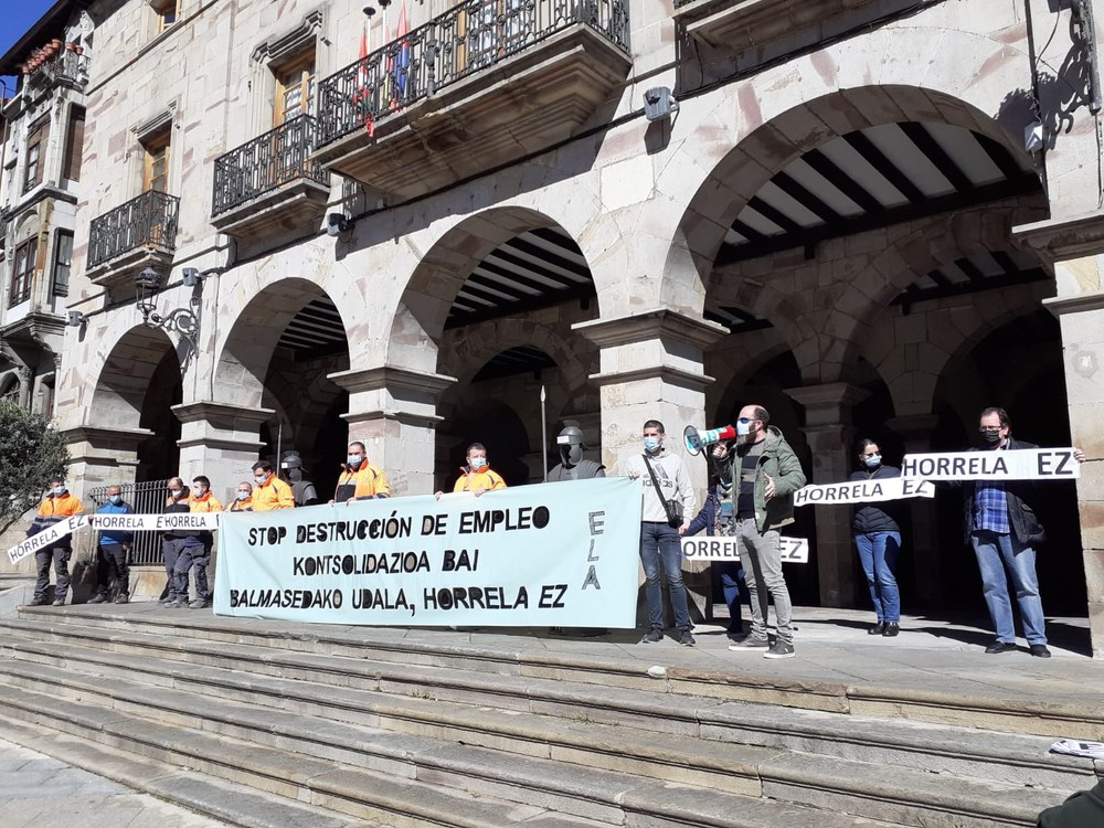 Manifestazioa Balmasedan, Udaleko Lanpostu Zerrenda berriak enplegua suntsituko duela salatzeko