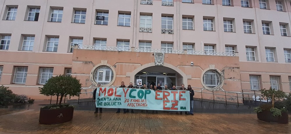 Santa Ana de Boluetako (MOLYCOP) langileak greban ERTEaren aurka eta enpresaren benetako etorkizunaren alde