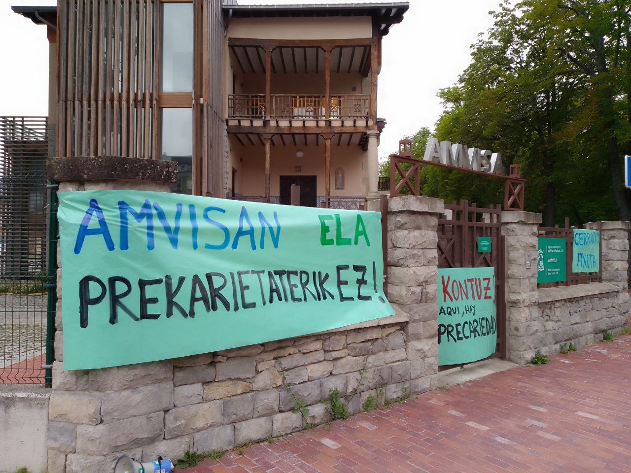 Aste honetan ez dago arretarik, langile guztiek grebarekin bat egin dutelako