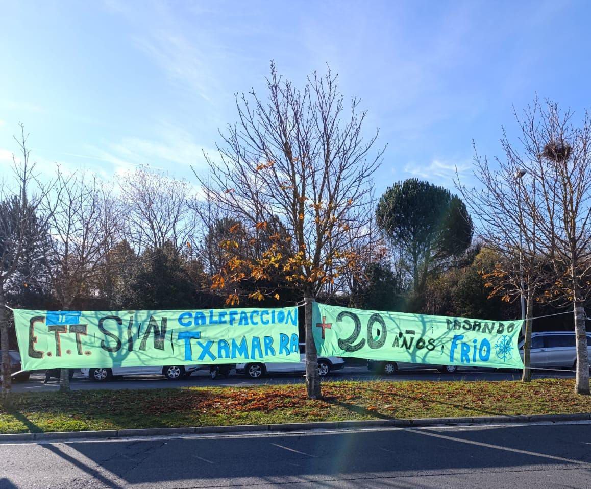 Arropa bilketa, salatzeko Ranstadek kontratatutako behin-behineko langileak tenperatura baxuetan lan egitera behartzen dituztela