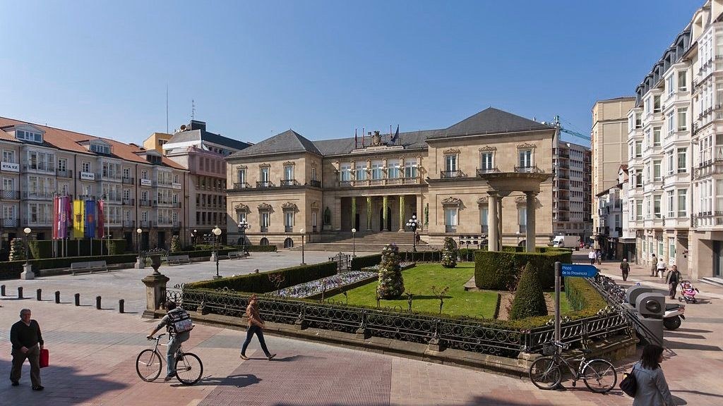 Arabako Foru Aldundia eraikina birgaitzera mugatu da, langileen lan baldintzak alde batera utzita
