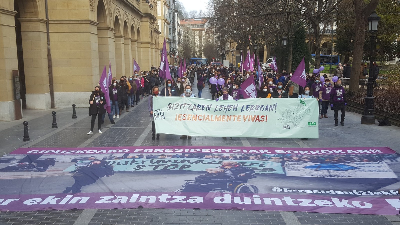 #BizitzarenLehenLerroan ELAk pandemia betean gure bizitzen alde lehen lerroan borrokatu duten emakume langileen lana aldarrikatu du Martxoaren 8an #BizitzarenLehenLerroan ELAk pandemia betean gure bizitzen alde lehen lerroan borrokatu duten emakume langileen lana aldarrikatu du Martxoaren 8an