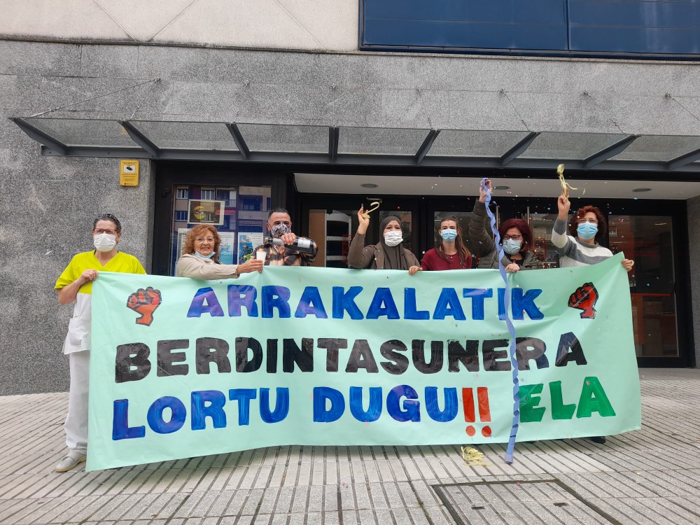 ELAk soldata-arrakala ezabatzeko bidean, %26ko soldata igoera adostu du Ermuko Udaleko kirol instalazioetako garbikuntzan