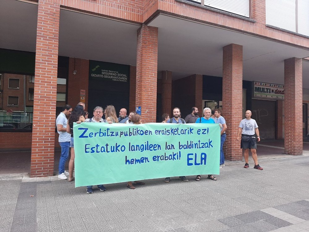 ELAk Durangoko bulegoaren itxiera salatu du
