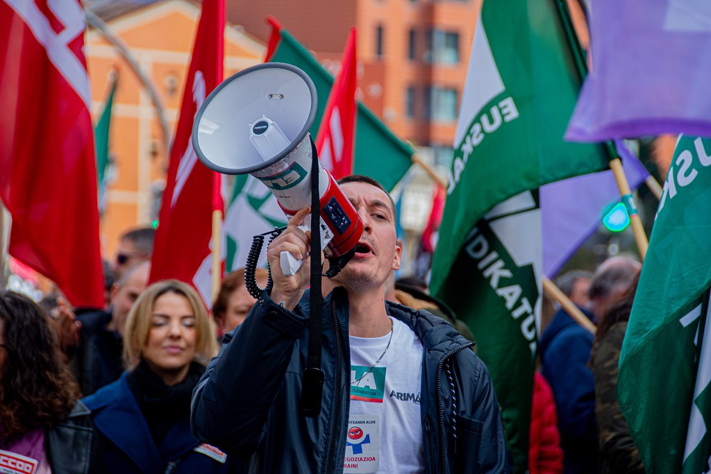 2024an langile publikoen soldata %2ko handitzeko Espainiako Gobernuaren proposamenak erosahalmenaren galera dakar