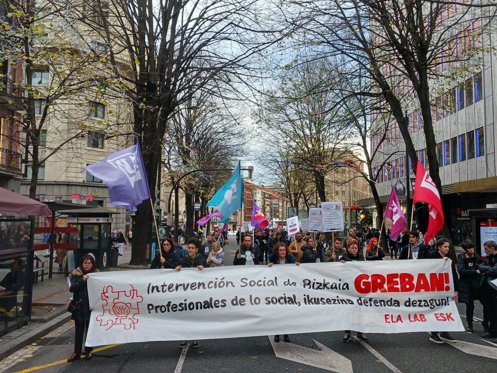 Bere baldintzak "inozentekeria" hutsa direla salatu dute zortzigarren greba egunean