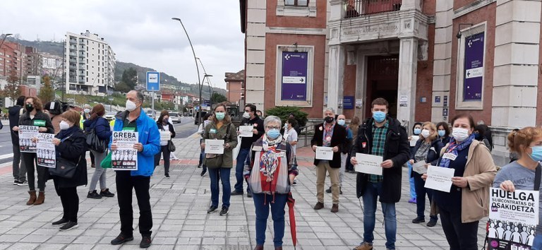 EAEko Auzitegi nagusiak langileei garbitzeko 10 minutu erraztera behartu du Osakidetza covid-19a hedatzea ekiditeko EAEko Auzitegi nagusiak langileei garbitzeko 10 minutu erraztera behartu du Osakidetza covid-19a hedatzea ekiditeko