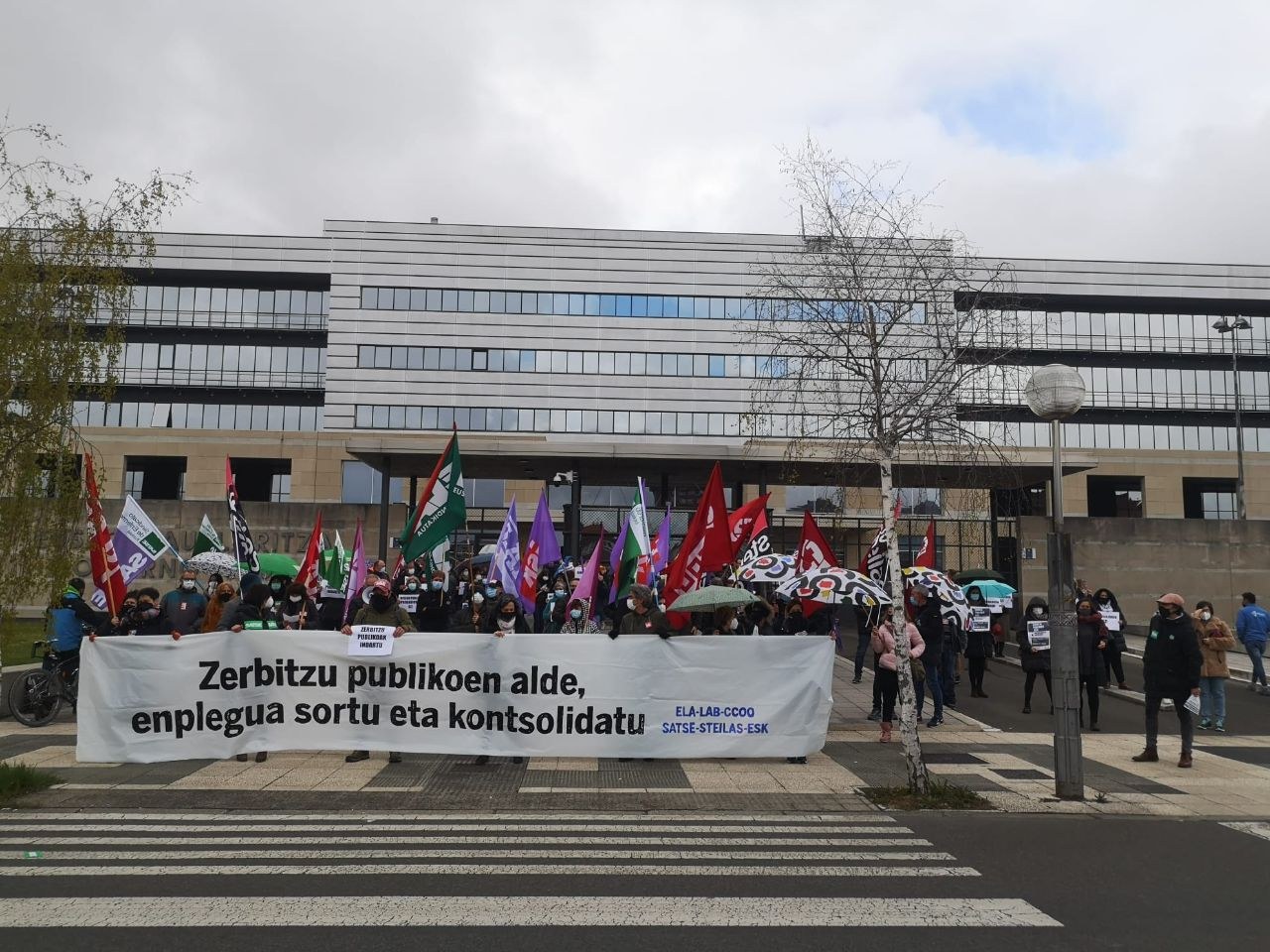 Ehunka langilek EAEko sektore publikoan enplegua kontsolidatzea eskatu dute, behin-behinekotasun tasa altuari aurre egiteko