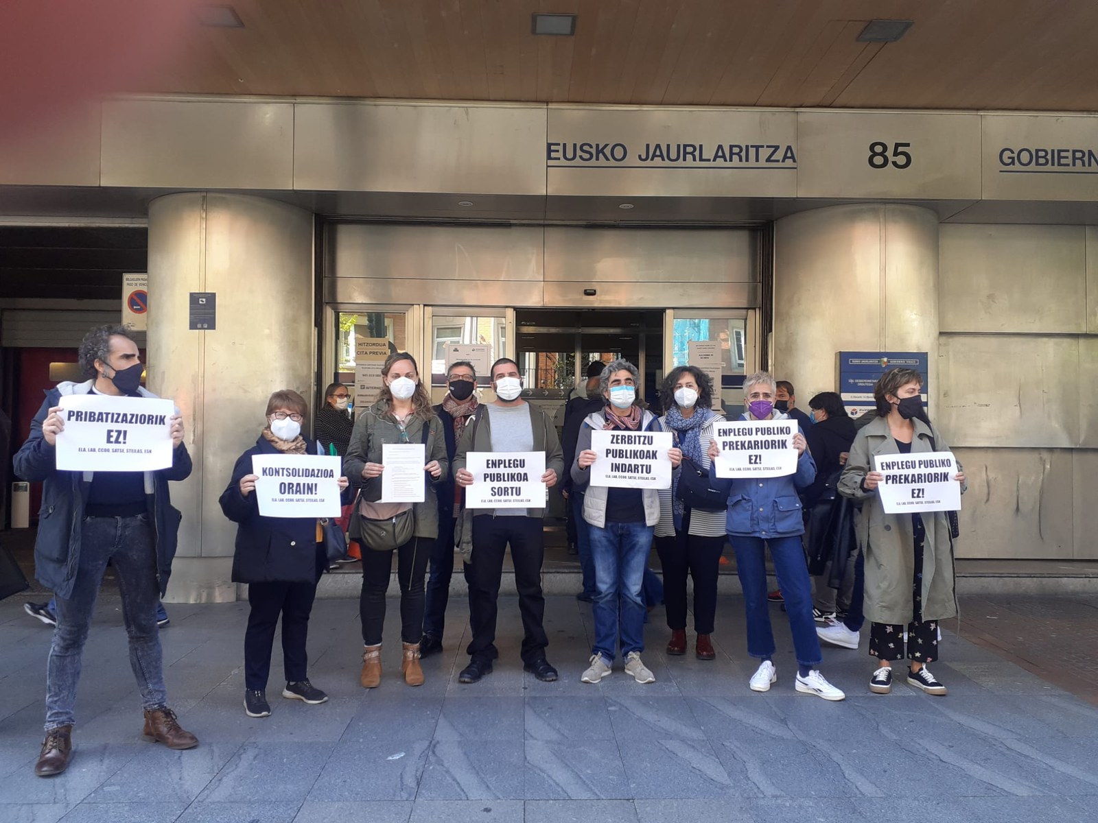 ELA, LAB, CCOO, SATSE, STEILAS eta ESK sindikatuek kontsolidazioaren alde apirilaren 22rako administrazio publikoan deitutako greba-deialdia erregistratu dute