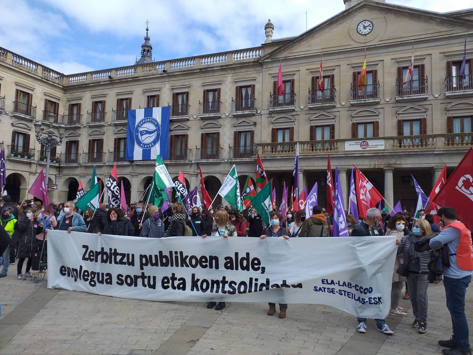 Sindikatuek bilerak eskatu dituzte Eusko Jaurlaritzarekin, Eudelekin eta euskal alderdi politikoekin, sektore publikoko behin - behineko laspostuak kontsolidatzeko