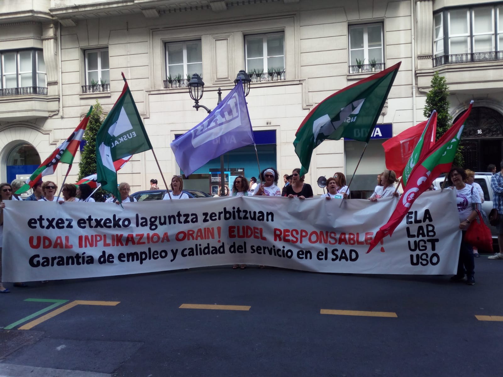 ELA, LAB eta UGTk inplikazioa eskatu diote EUDELi Etxez Etxeko Laguntza Zerbitzuaren hitzarmen berriaren negoziazioan