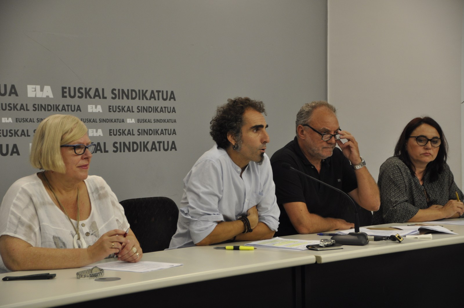 ELAk espetxe-administrazioaren eskumena transferitzeko eskatzen du