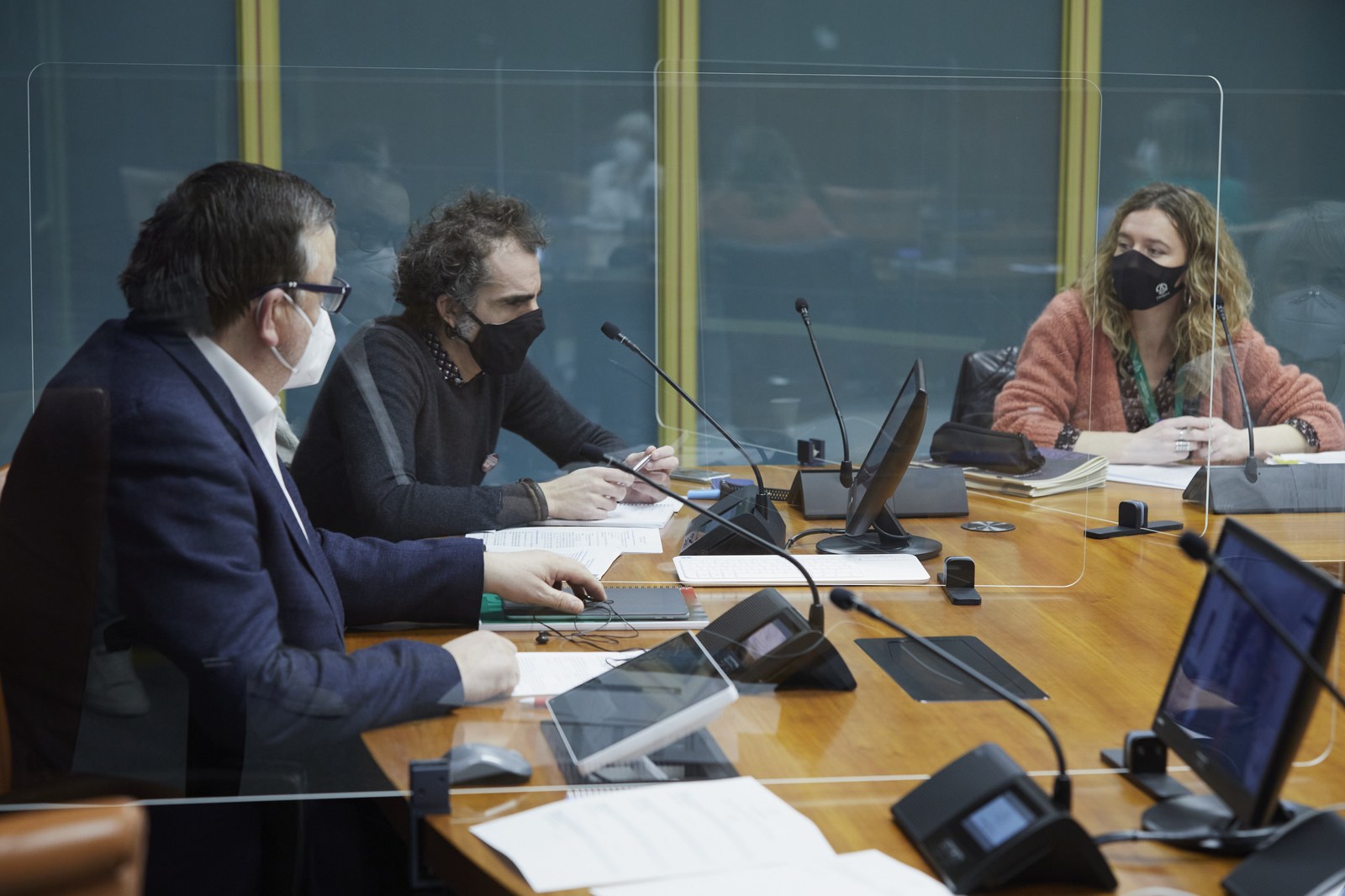 ELAk Eusko Legebiltzarrean adierazi du aldi baterako 50.000 langile publikoen egoera finkatzea Jaurlaritzaren eta euskal alderdi politikoen  esku dagoela