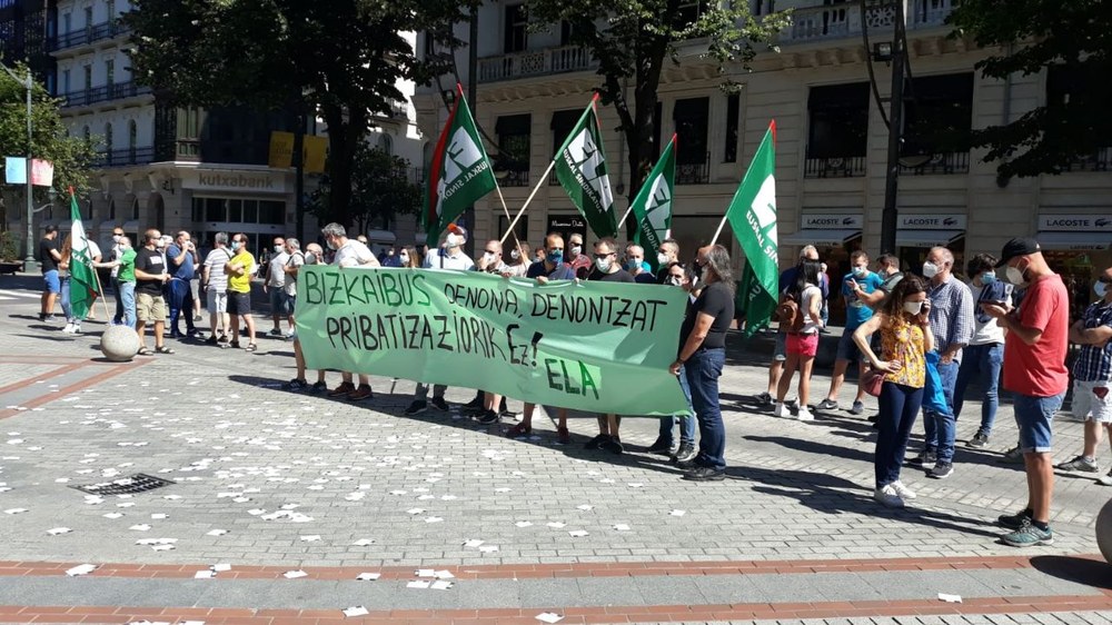 ELAk funtsezko zerbitzua eskaintzen duen Bizkaibus berrantolatzeko eskatzen du kalitatezko zerbitzua eman dezan
