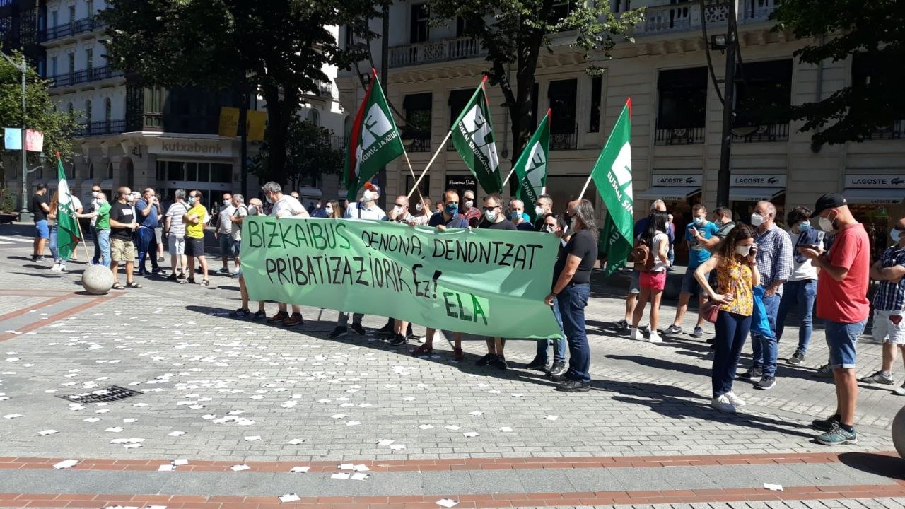 ELAk funtsezko zerbitzua eskaintzen duen Bizkaibus berrantolatzeko eskatzen du kalitatezko zerbitzua eman dezan ELAk funtsezko zerbitzua eskaintzen duen Bizkaibus berrantolatzeko eskatzen du kalitatezko zerbitzua eman dezan