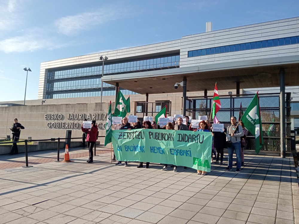 ELAk Jaurlaritzari eskatu dio gelditu dezala bere  100.000 langileen lan baldintzen inposizioa eta gainbeherara