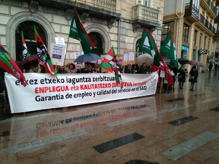 ELAk Santurtziko Etxez Etxeko Laguntza Zerbitzuan gutxieneko osasun eta segurtasun neurririk ez dagoela salatu du Lan Ikuskaritzan