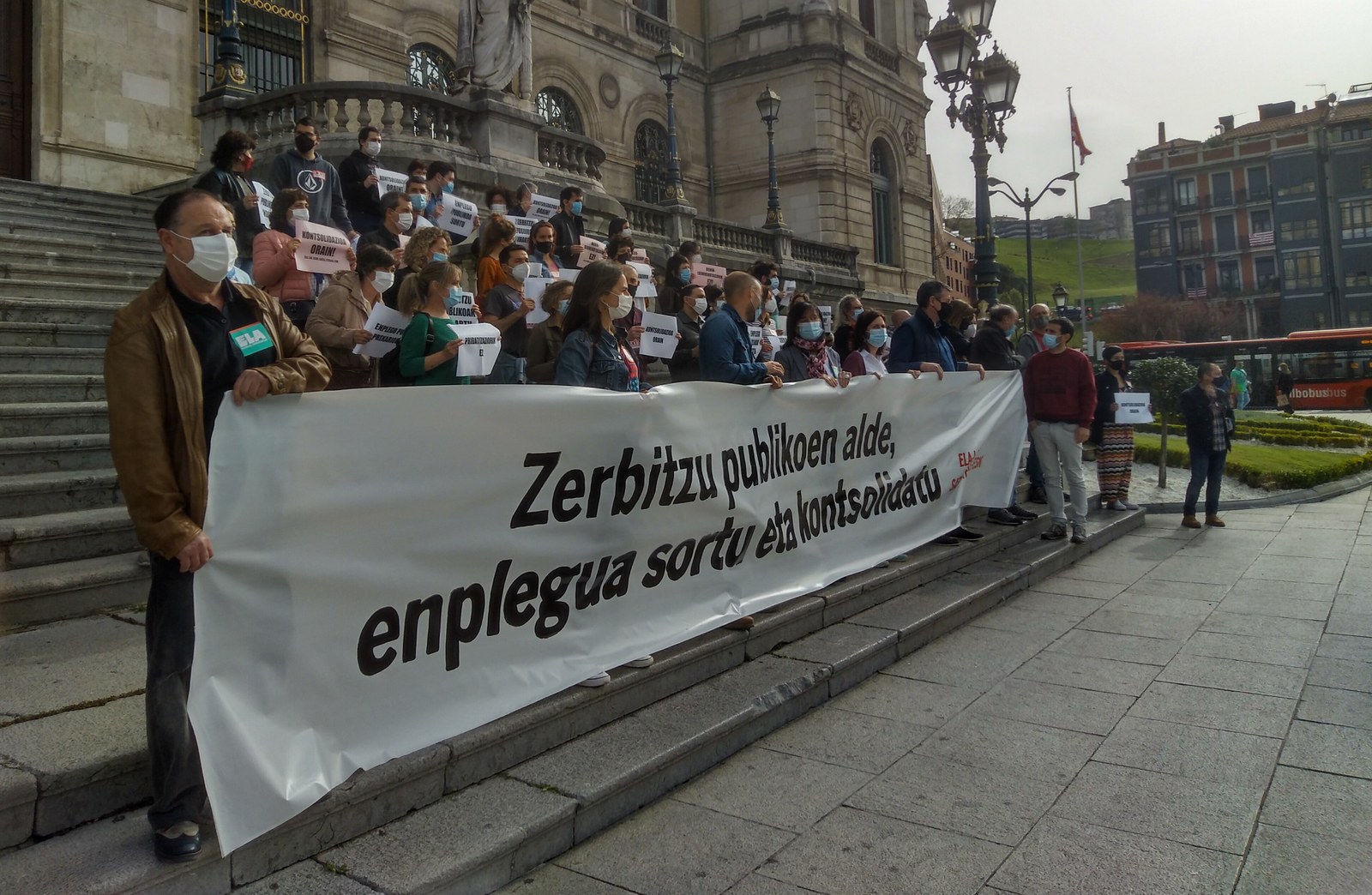 Enplegu publikoaren kontsolidazioaren aldeko mobilizazioak lan-zentroetan