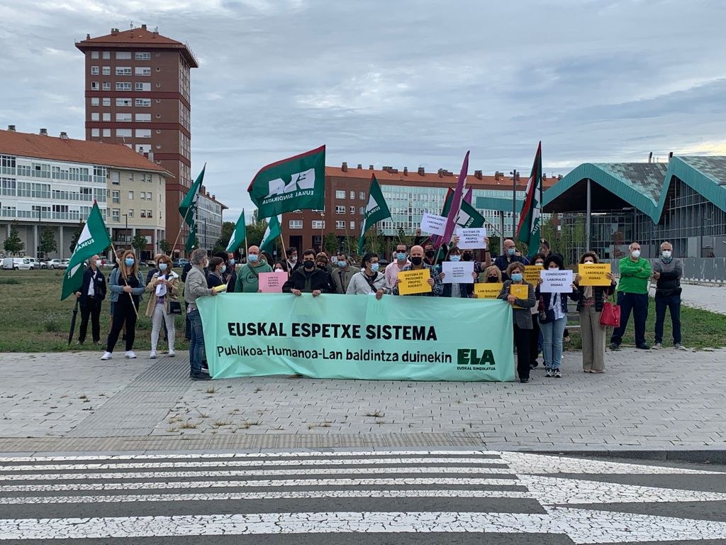 Espetxe-sistemaz sinatutako lan akordioak Jaurlaritzak behin eta berriz aldarrikatu duen eredu aldaketa hipotekatzen du