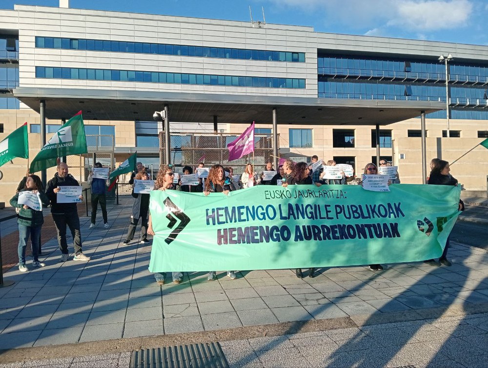Eusko Jaurlaritzak bere 115.000 langile publikoen enplegu beharrak eta soldata Madrilen esku uzteko asmoa azaldu du Eusko Jaurlaritzak bere 115.000 langile publikoen enplegu beharrak eta soldata Madrilen esku uzteko asmoa azaldu du