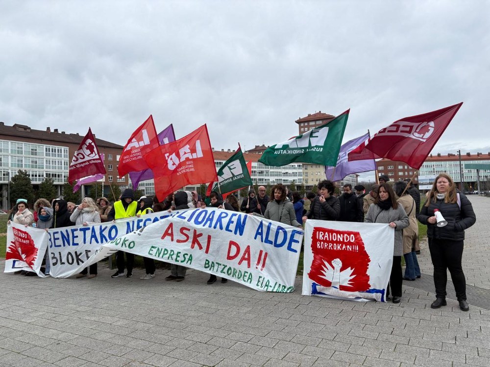 Eusko Jaurlaritzak lan-baldintzak okertu nahi ditu