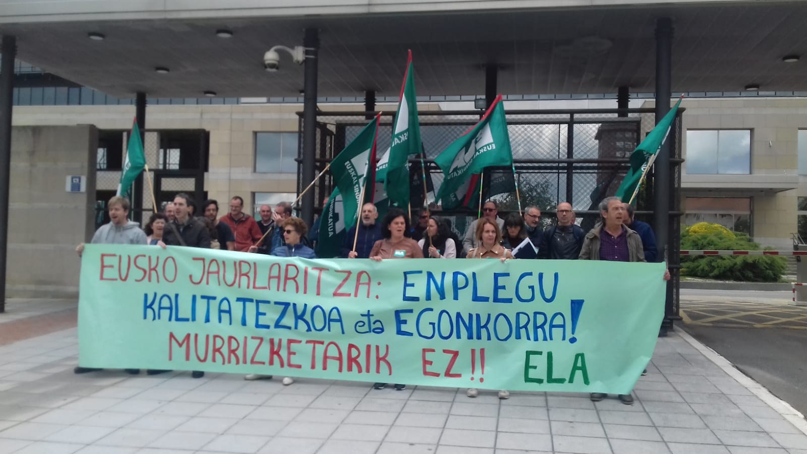 Erretiro partzialerako baldintza ezin txagarragoak ezarri nahi zaizkie euskal administrazio publikoko langileei