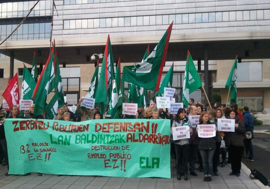 Eusko Jaurlaritzaren hautu bakarra, eskubideak eta zerbitzuak murriztea