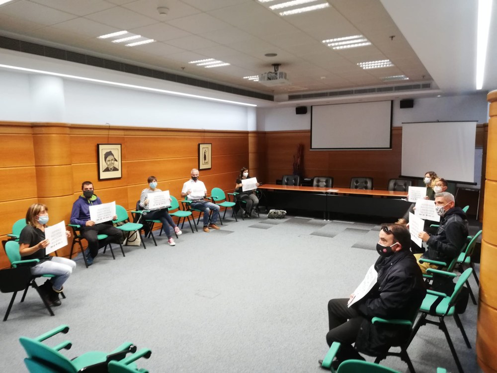 Eusko Jaurlaritzaren Hezkuntza Saila ez da agertu  ELA, STEILAS, LAB, CCOO eta UGTk deitutako bilerara