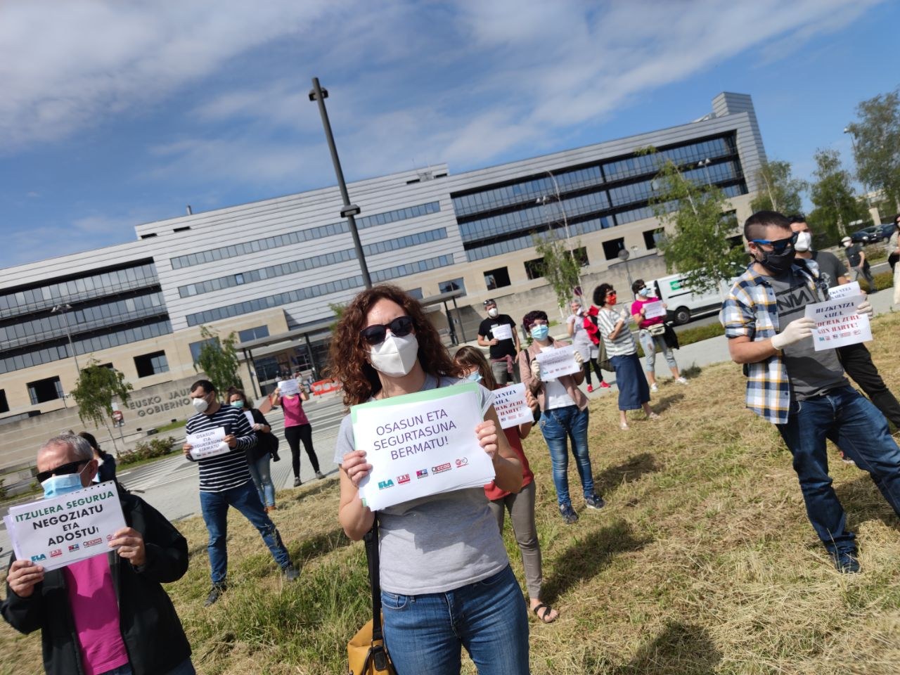 Eusko Jaurlaritzaren Hezkuntza Saila ez da agertu  ELA, STEILAS, LAB, CCOO eta UGTk deitutako bilerara