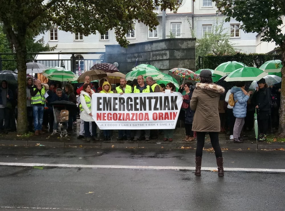 Garapen profesionalerako osagarria eta atzerapenak ordaintzeko asmorik gabe jarraitzen du Osakidetzak