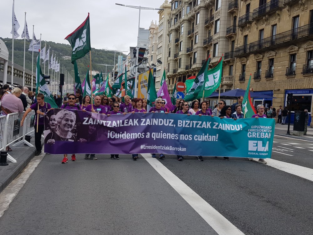 Gipuzkoako erresidentzietako grebalarien manifestazio jendetsua izan da Donostian