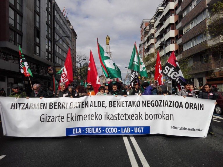 Gizarte Ekimeneko sindikatuak Legebiltzarreko taldeekin bilduko dira hurrengo egunetan patronalen negoziatzeko borondate eza eta Hezkuntza sailaren arduragabekeria salatzeko