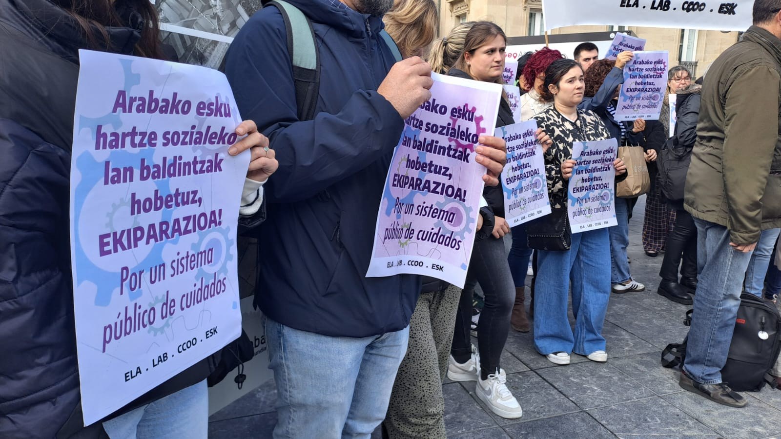 Greba otsailaren 4 eta 5ean, langile publikoekin ekiparazioa exijitzeko