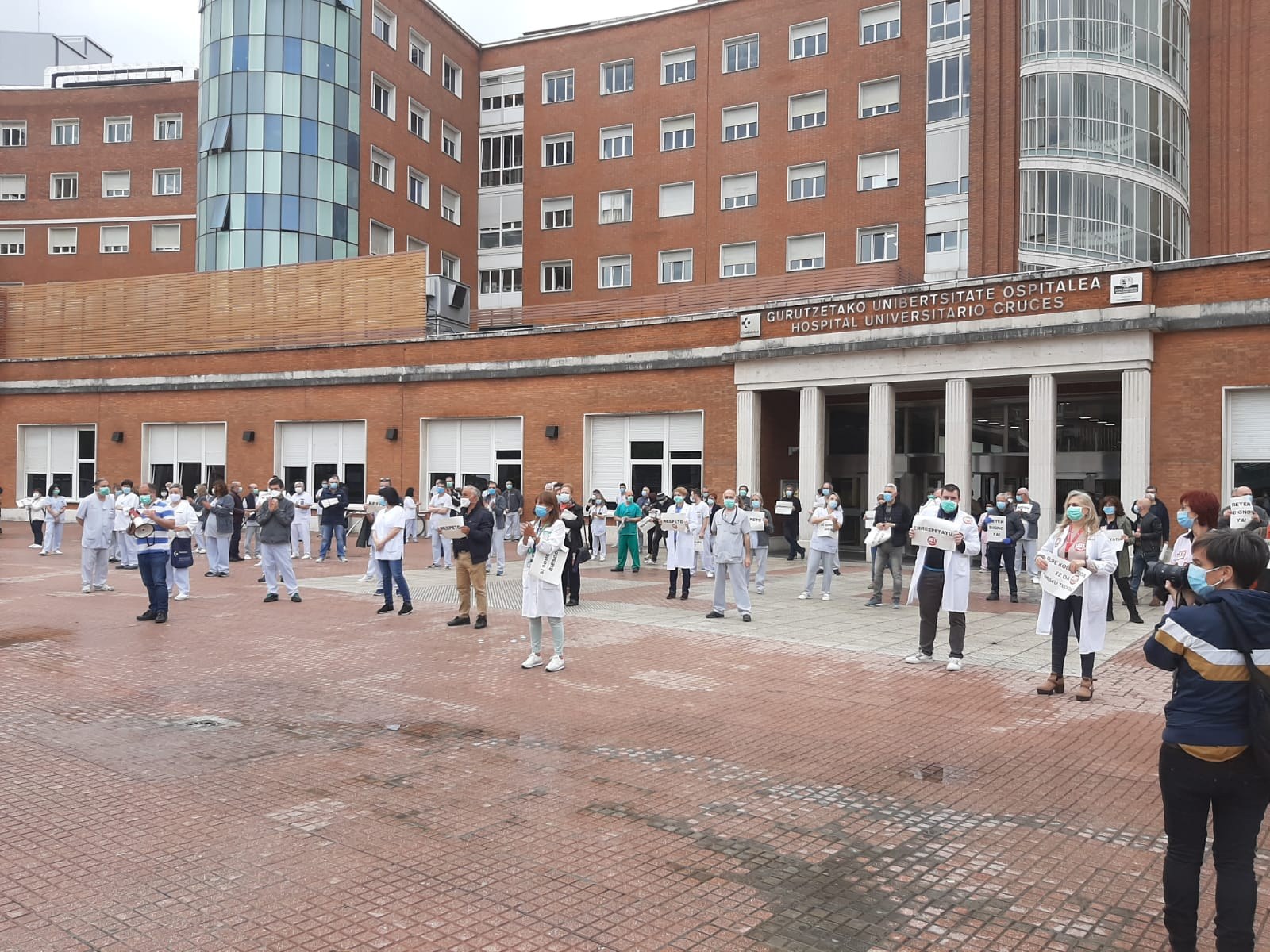 Gurutzetako Ospitaleko zeladoreek arriskuak salatu dituzte Gurutzetako Ospitaleko zeladoreek arriskuak salatu dituzte