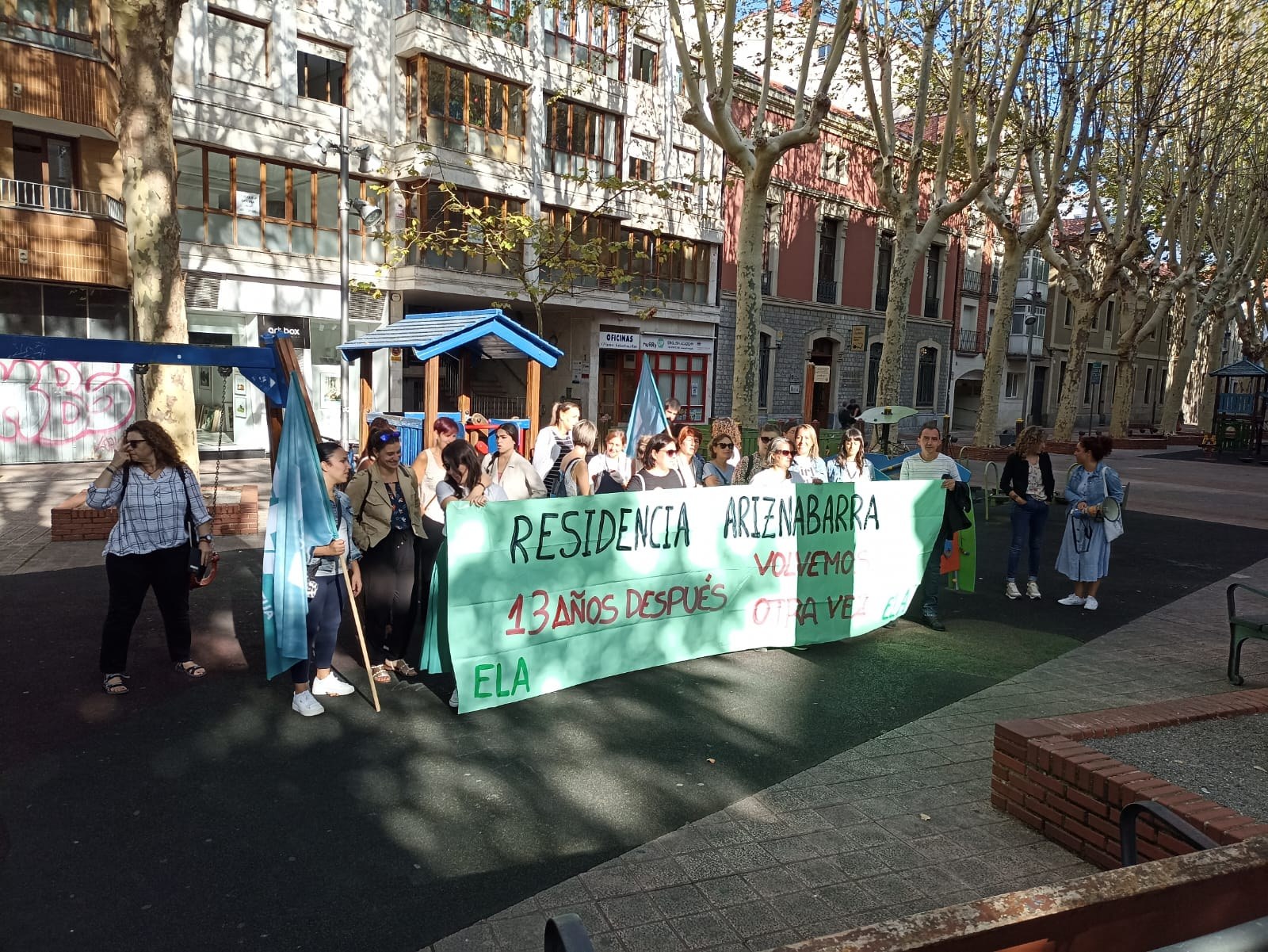 Hitzarmenaren blokeoa salatzeko elkarretaratzea