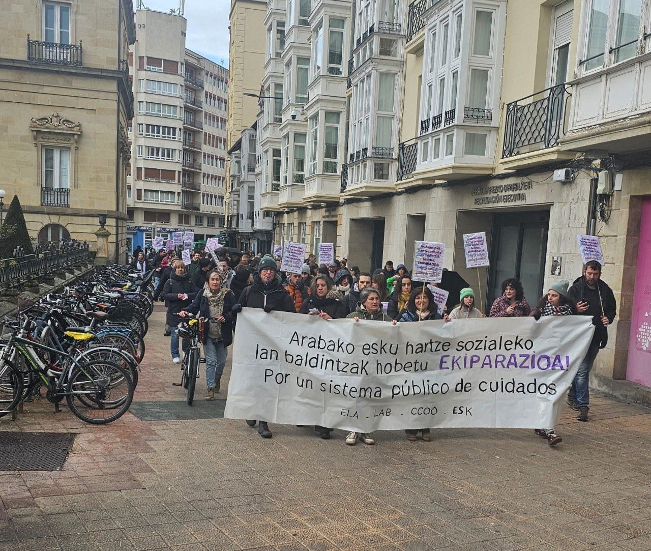 Lanuzteak hasi dira negoziazioa bultzatzeko