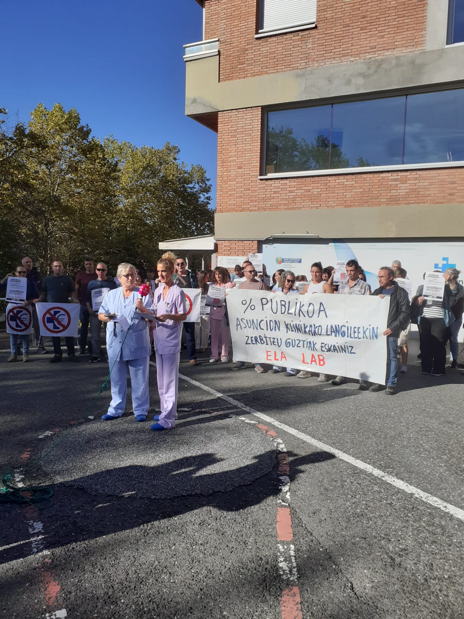 Manifestazioa azaroaren 21ean, publifikazioaren eta langileen subrogazioaren alde