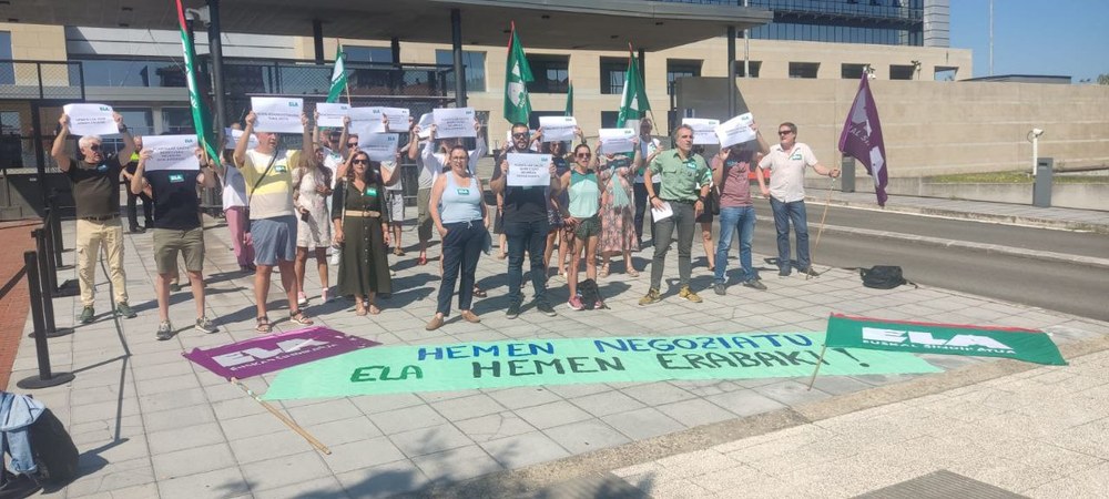 Pradalesen gobernuak inbestidura akordiori bizkar eman eta uko egin dio soldata eta enplegu publikoa hemen erabakitzeari